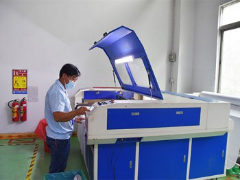 Laser machine for cutting bed w